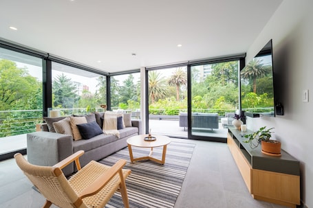 Luxury Penthouse, 1 Bedroom, Terrace, Park View | Living area | 65-inch LED TV with digital channels, TV, Netflix. Capitalia Parque Lincoln