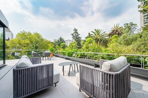 Penthouse de lujo, 1 habitación, Terraza, vista al parque | Terraza o patio