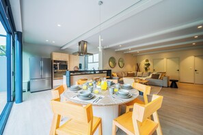 Exclusieve penthouse, 2 slaapkamers, terras, uitzicht op park | Dineerruimte