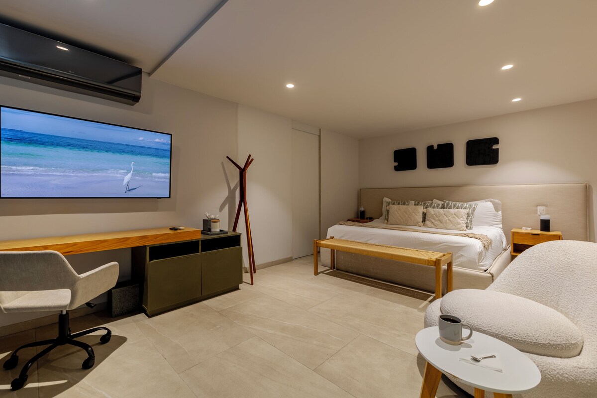 Luxury Penthouse, 1 Bedroom, Terrace, Park View | Egyptian cotton sheets, premium bedding, down duvets, pillow-top beds