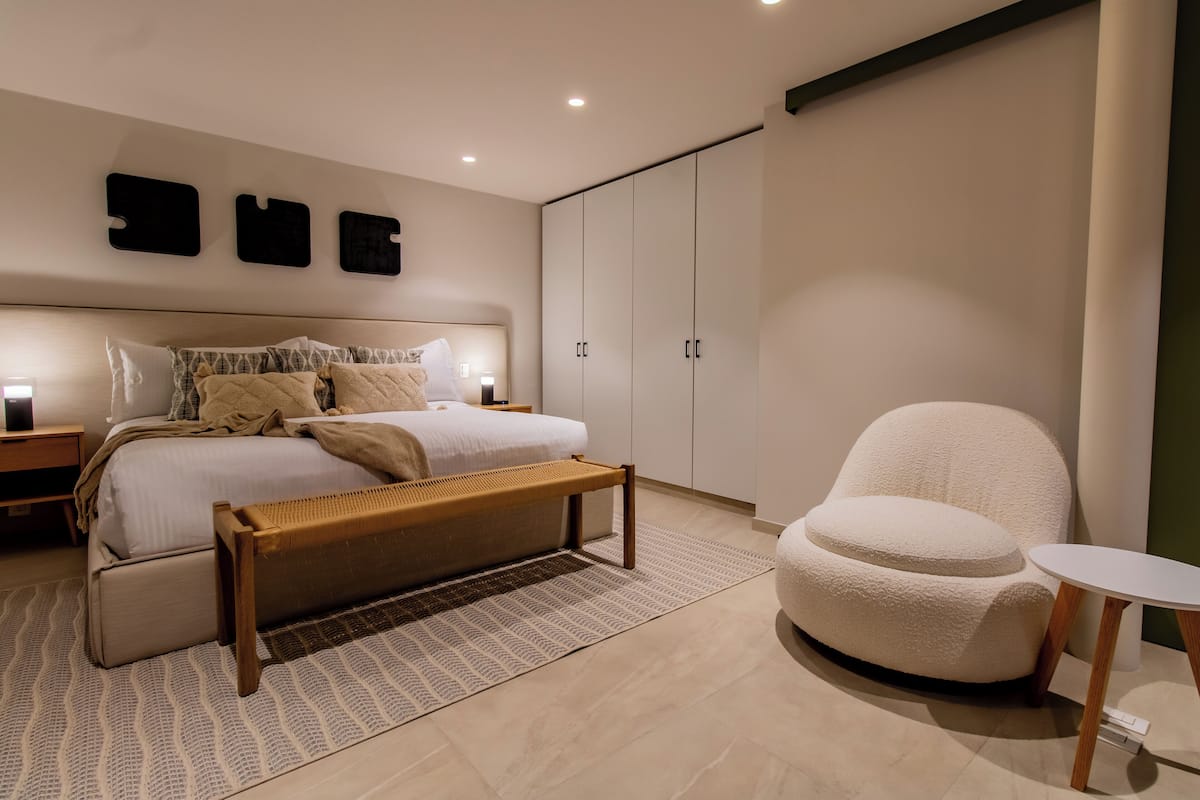 ลักซ์ชัวรี่เพนท์เฮาส์, 1 ห้องนอน, ระเบียง, วิวสวนสาธารณะ | ผ้าปูที่นอนฝ้ายอียิปต์, เครื่องนอนระดับพรีเมียม, ผ้านวมขนเป็ด