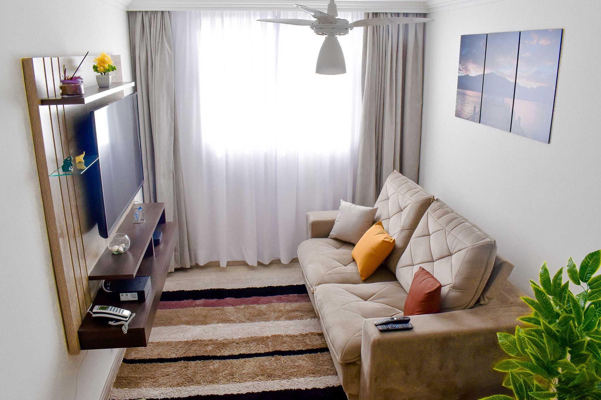 Lovely 2 bedroom condo with free parking