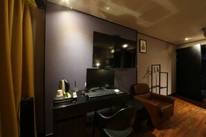 Rom – deluxe | Skrivebord, wi-fi (inkludert) og sengetøy