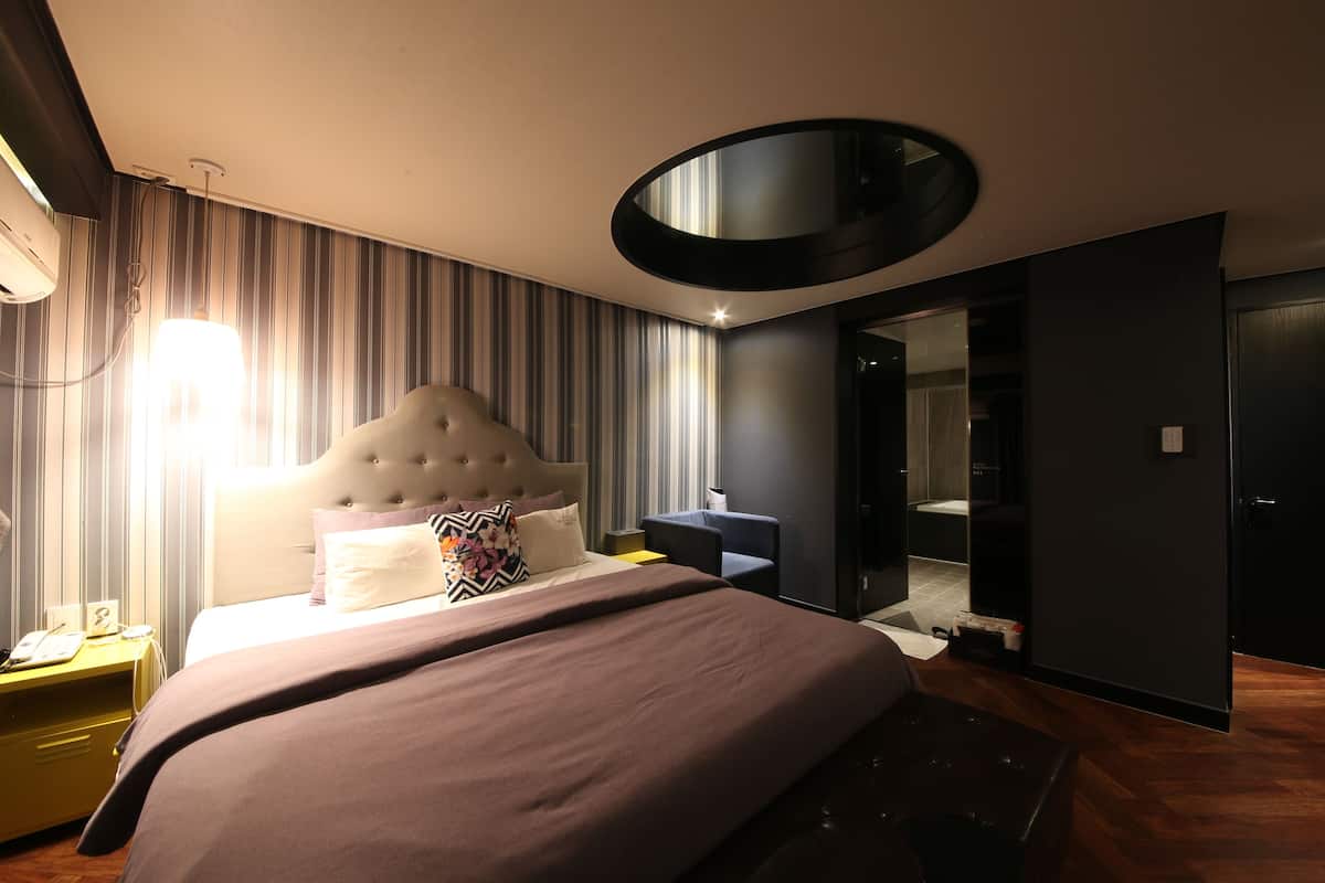 Habitación Premier | Escritorio, wifi gratis y ropa de cama