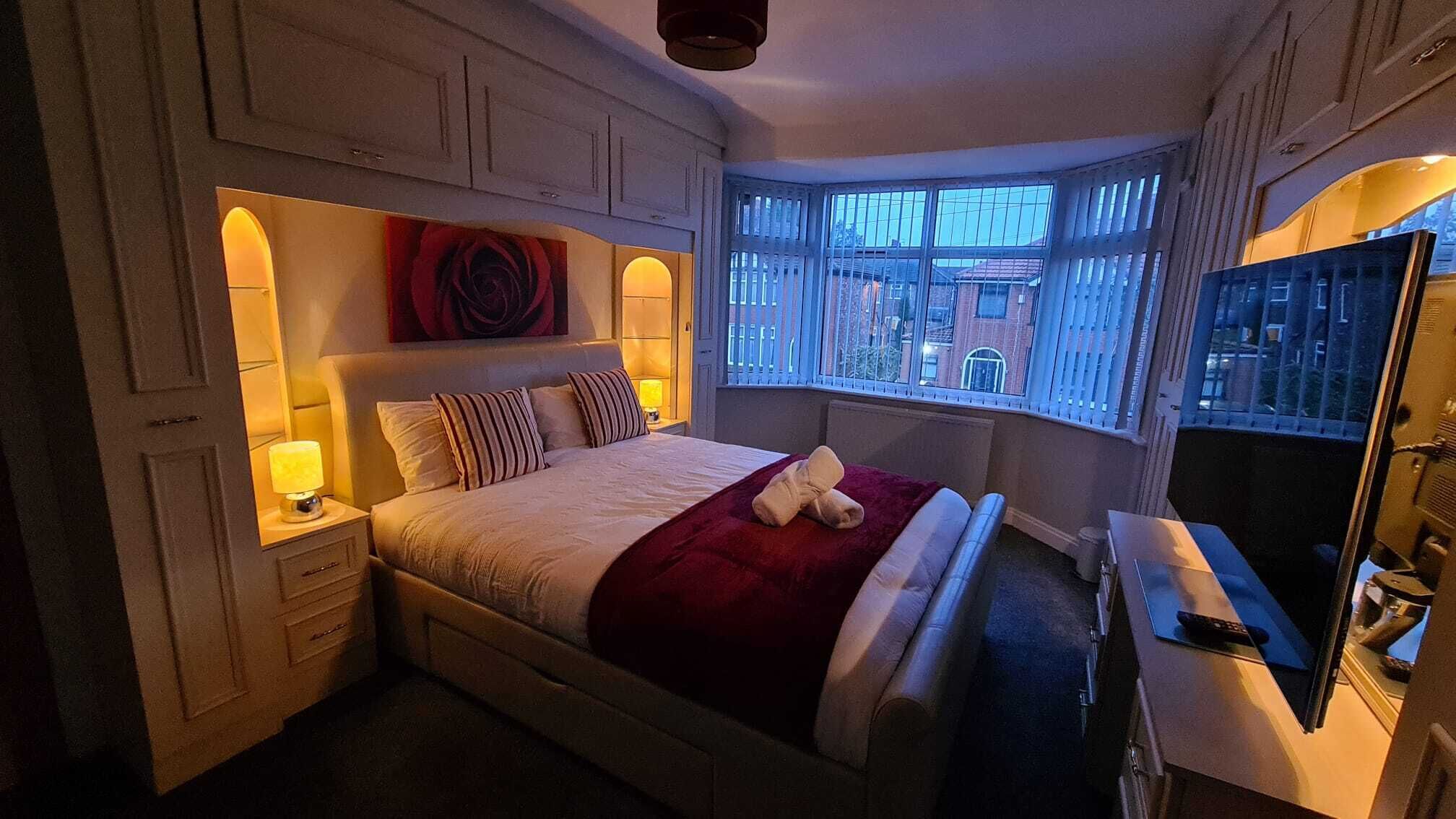 Stunning Holiday Home with Private parking