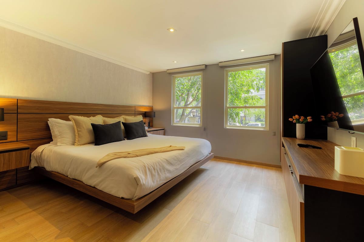 Luxury Apartment, 2 Bedrooms | 2 bedrooms, Egyptian cotton sheets, premium bedding, pillow-top beds