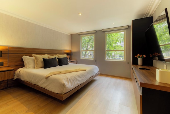 Luxury Apartment, 2 Bedrooms | 2 bedrooms, Egyptian cotton sheets, premium bedding, pillowtop beds