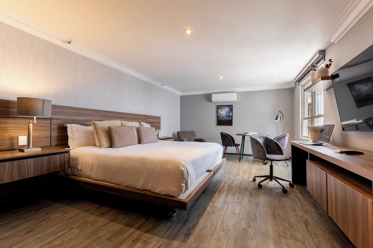 Deluxe Apartment, 2 Bedrooms | 2 bedrooms, Egyptian cotton sheets, premium bedding, pillow-top beds