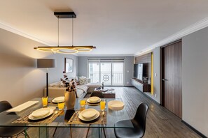 Deluxe-Apartment, 2 Schlafzimmer | Esszimmer