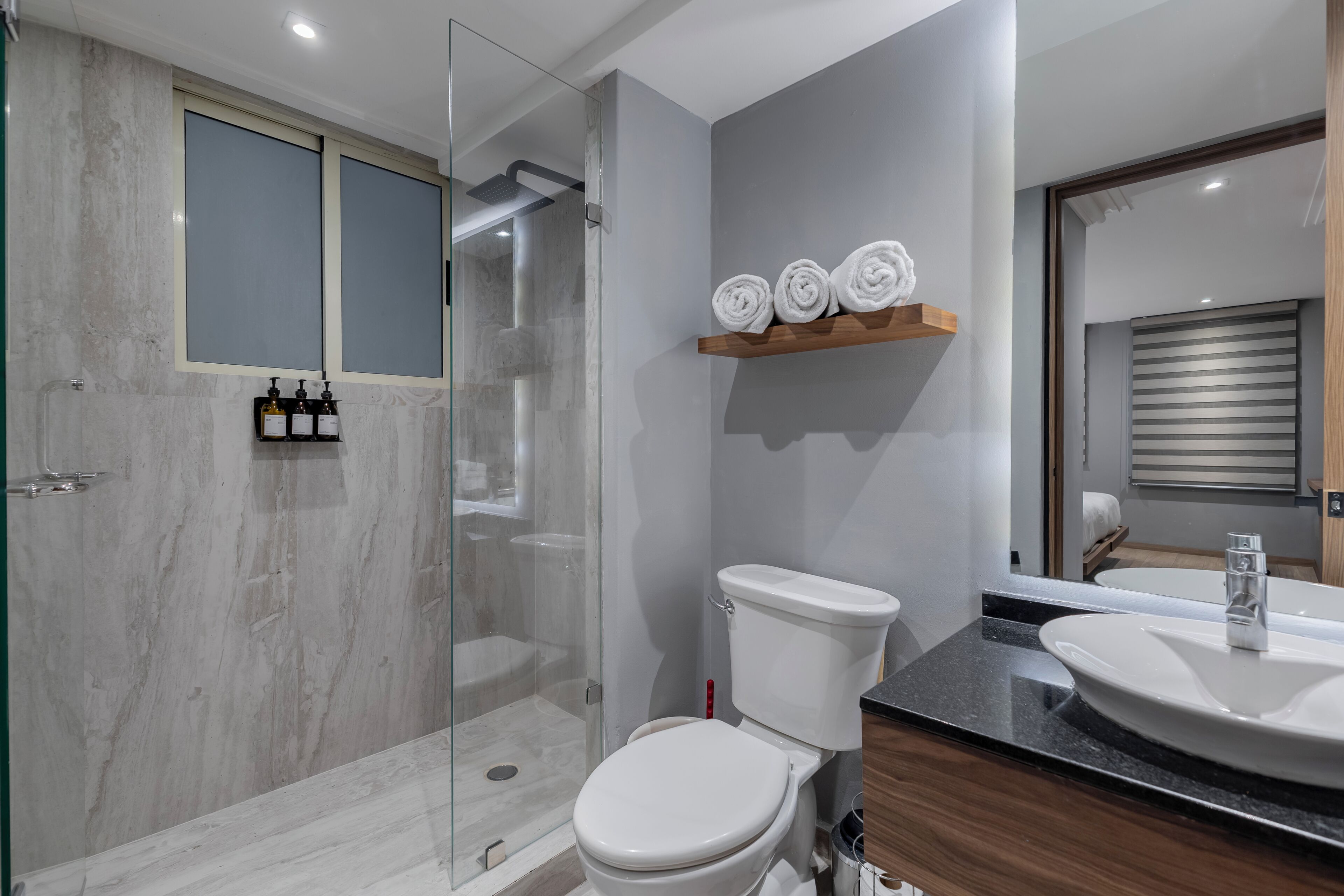 Luxury Apartment, 2 Bedrooms | Bathroom | Shower, rainfall showerhead, designer toiletries, hair dryer
