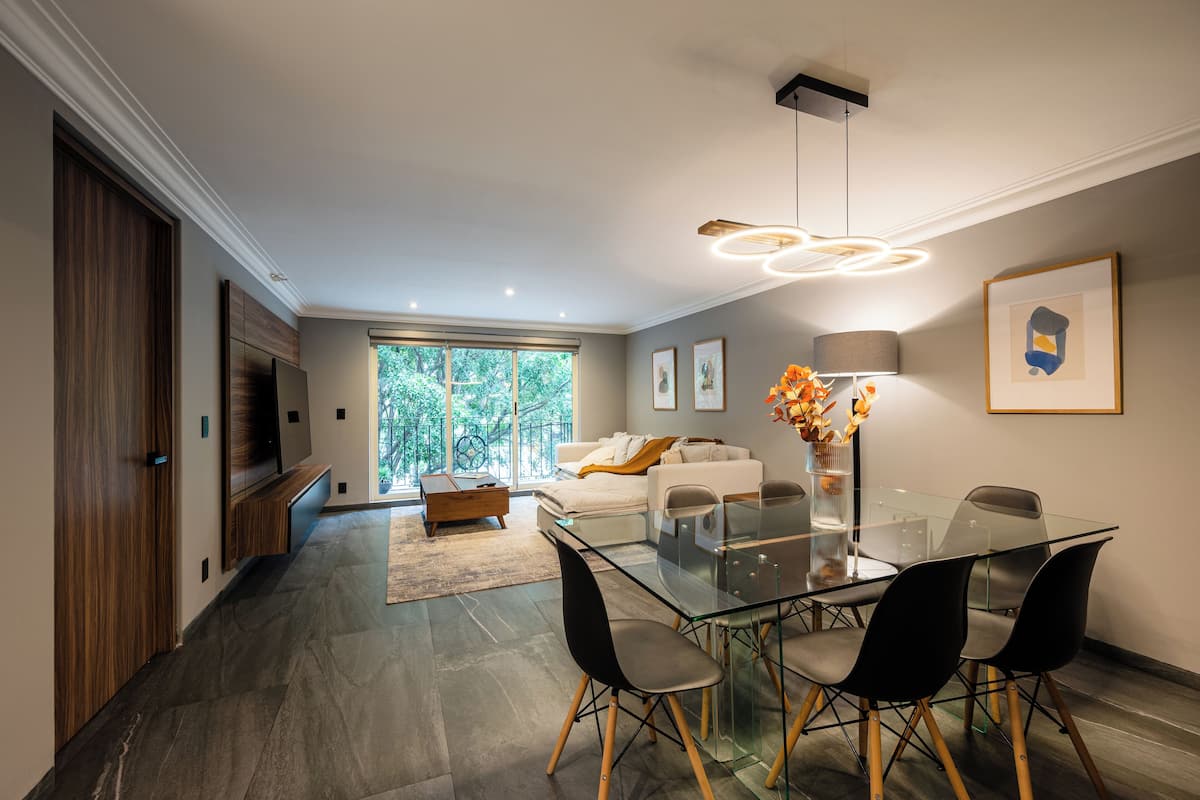 Premium Apartment, 2 Bedrooms | Dining room