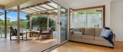 Smart-tv en een open haard