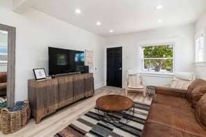 Télévision, chaîne hi-fi, espaces bureaux