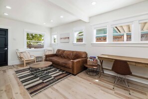 TV, stereoanlegg og kontorer