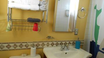 Combined shower/bathtub, hair dryer, towels, soap
