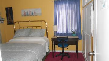 1 soverom, skrivebord, strykejern/-brett og wi-fi (inkludert)