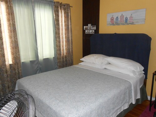 2 Miles Burbank Airport/7 Miles Universal/ Studios/N Hollywood. Cozy Room