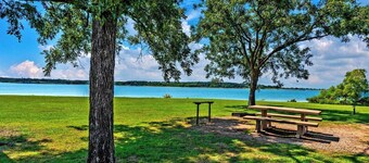 Entire Home! Fantastic Kitchen! 3 Full Baths