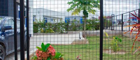 المنطقة المحيطة بالمنشأة