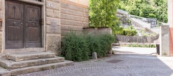 Central Attic Castle View with private parking