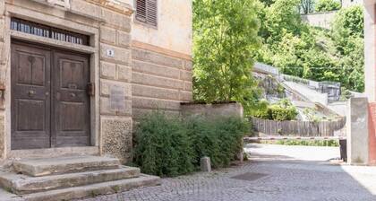 Central Attic mit Schlossblick +privatem Parkplatz