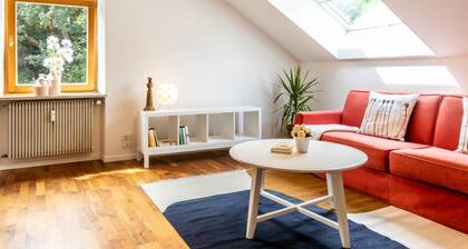 Central Attic mit Schlossblick +privatem Parkplatz