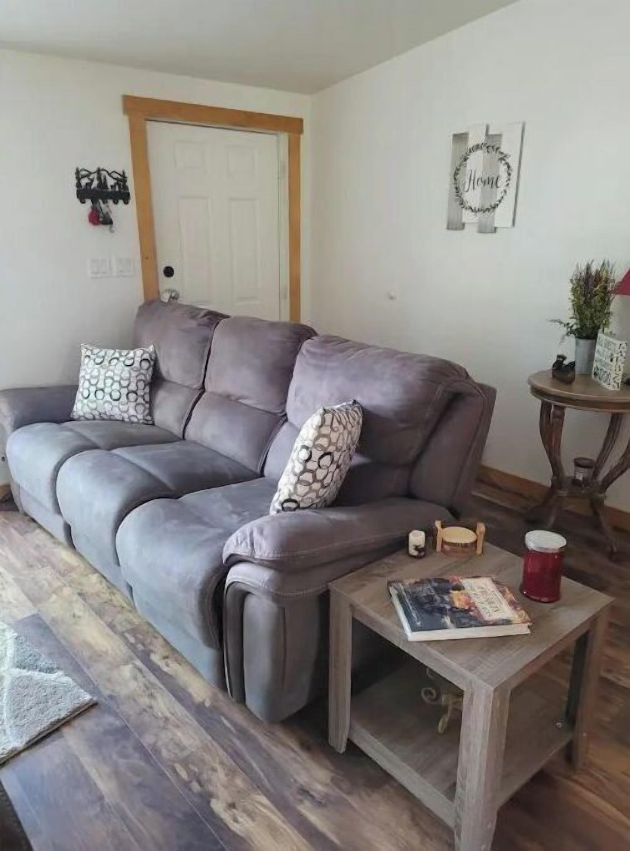 Smart-TV, Kamin, Bücher