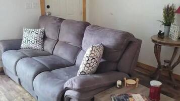 Smart-TV, Kamin, Bücher