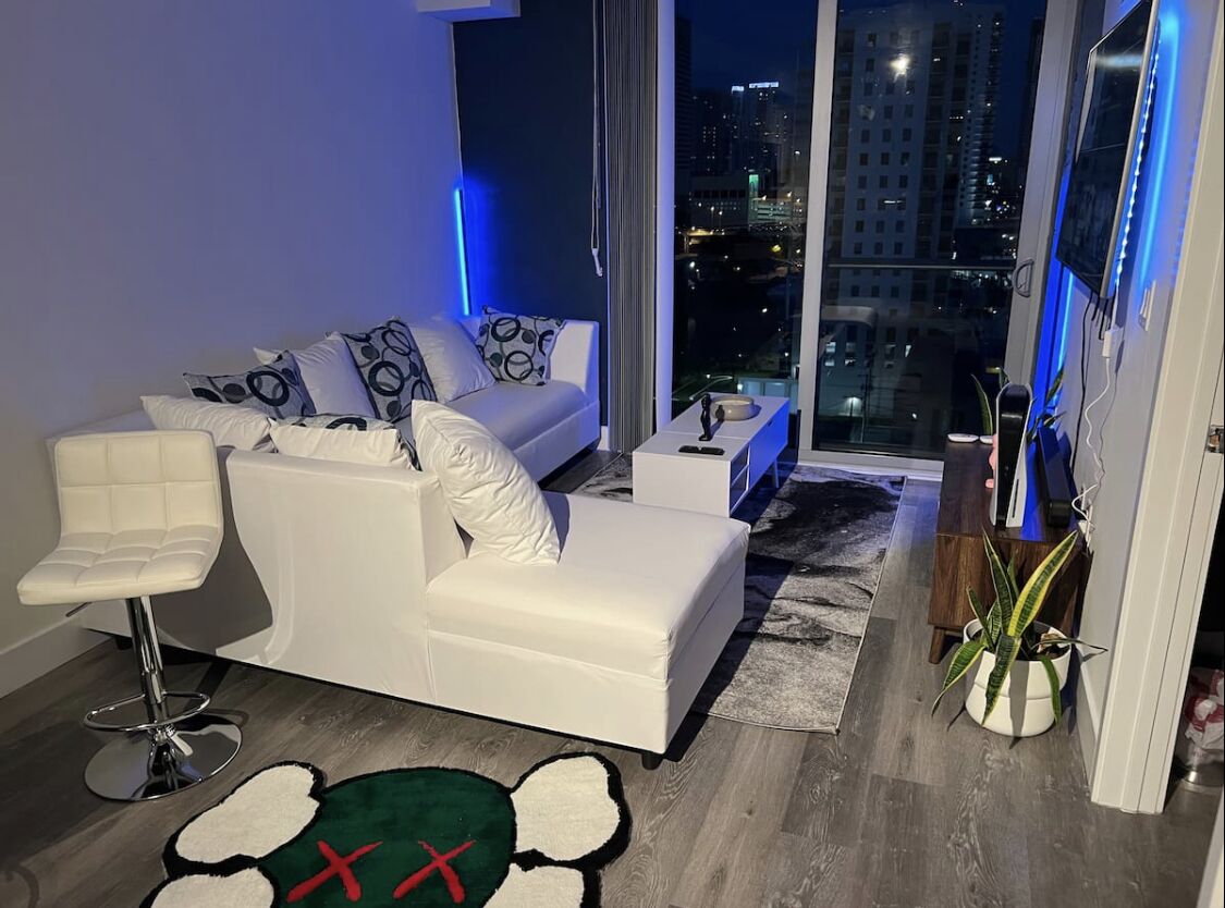 Designer 1 BR penthouse In Downtown Miami