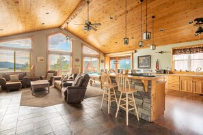 المنشأة من الداخل