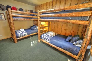 4 camere, culla da viaggio, Wi-Fi gratuito, lenzuola