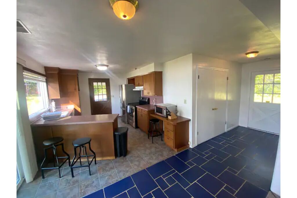 Private Peninsula Waterfront Home by Nature Preserve