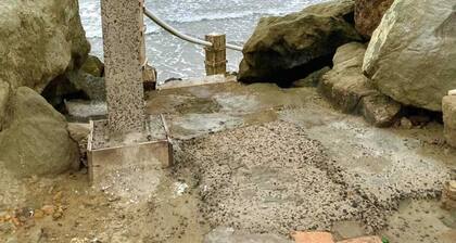 Crucita frente al mar, playa privada y piscina.