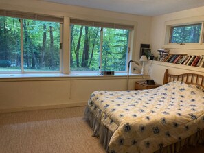 2 bedrooms, desk, iron/ironing board, internet - Cozy two-bedroom ranch 15 minutes from Butternut Ski Resort - 90-day minimum (Monterey)