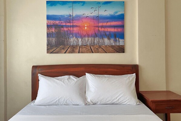 Basic Room | Individually furnished, desk, free WiFi