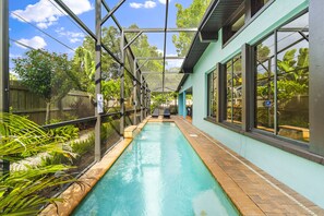 Outdoor pool, a heated pool - Unique house - heated pool and hot tub option near Clearwater Beach Florida (Clearwater)