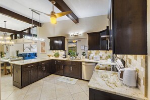 Fridge, microwave, oven, stovetop - Unique house - heated pool and hot tub option near Clearwater Beach Florida (Clearwater)