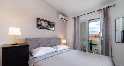3 ensuite double A/C bedrooms.Balcony with partial seaview-3 min from the beach!