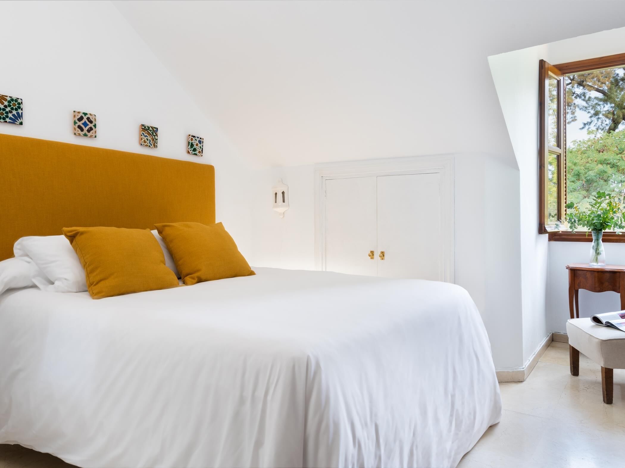 La casa de San Fernando con vistas al Alcázar y Giralda