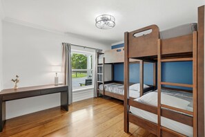 6 bedrooms, desk, travel crib, free WiFi