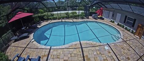 Piscina a l'aire lliure i piscina climatitzada