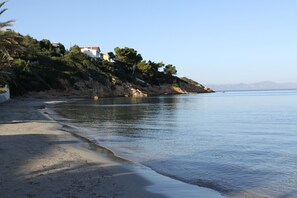 Ubicación a pie de playa y tumbonas