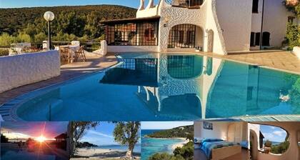 Sea view⭐⭐⭐⭐⭐luxury villa by the beach: pool, jacuzzi, privacy, care & much more