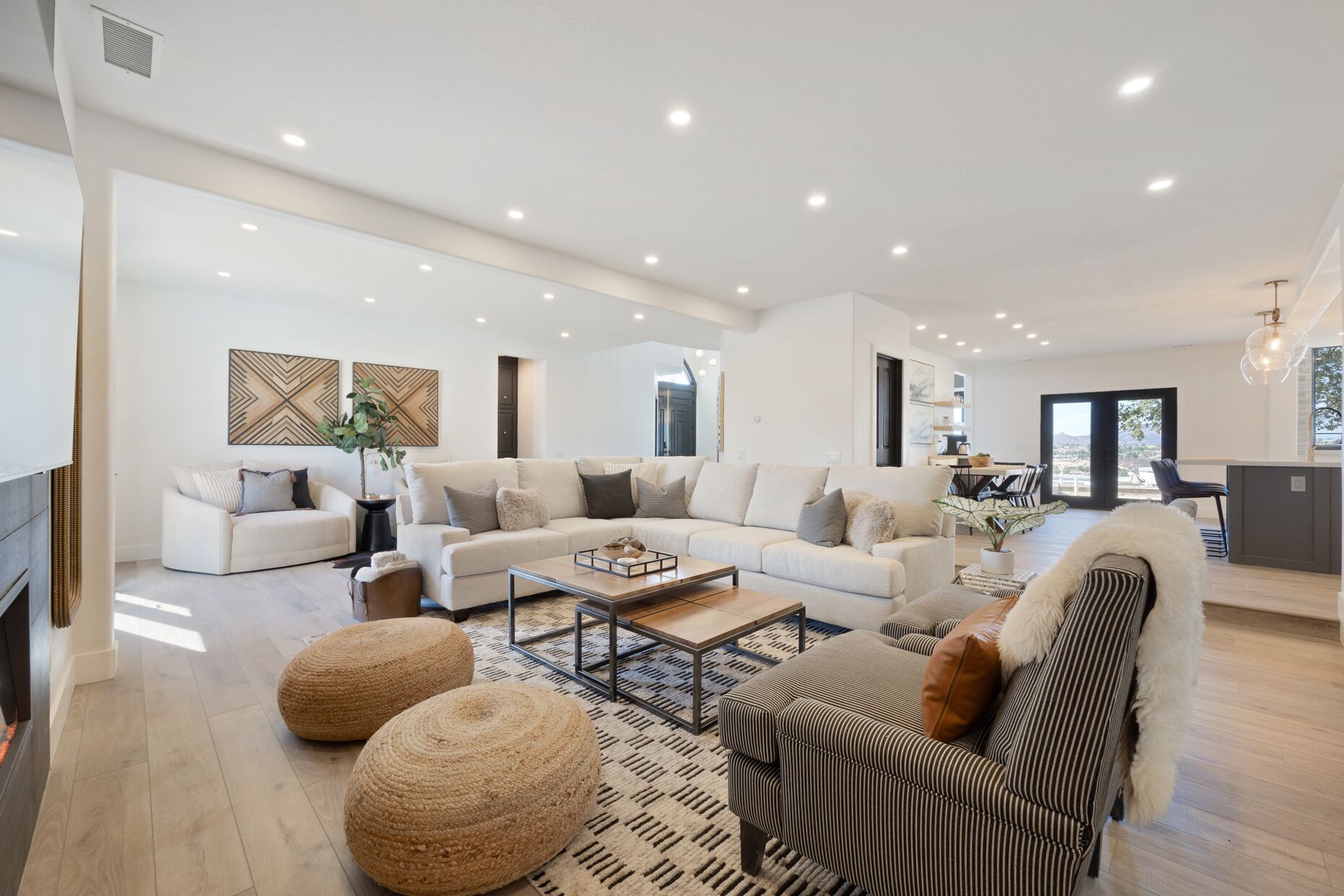 🌟Chateau Evie James - High End Luxury Home w/ Pool, Hot Tub, Game Room!  WEEKDAY SPECIALS🌟