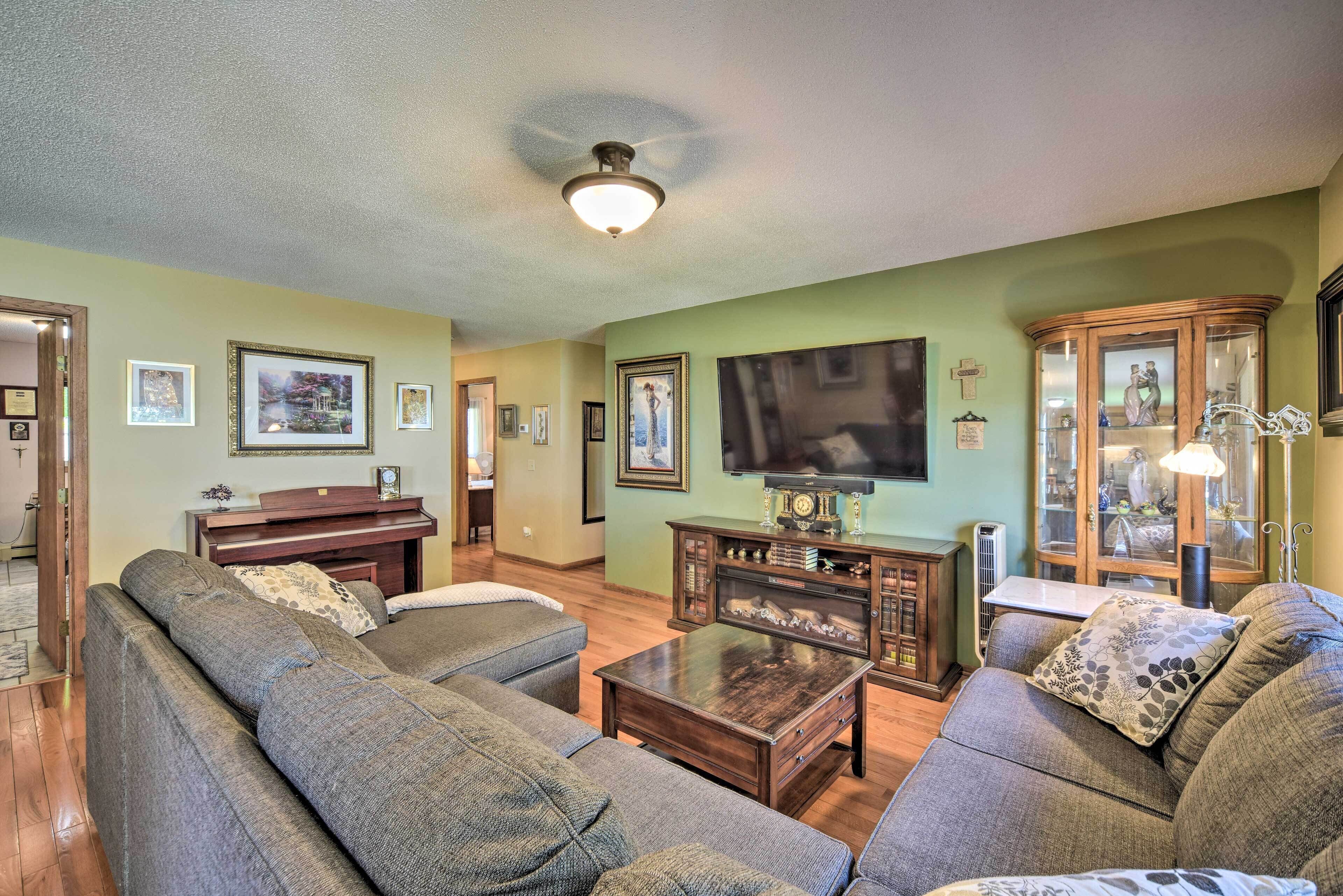 Hugo Home, Direct Lake Access &amp; Private Dock!