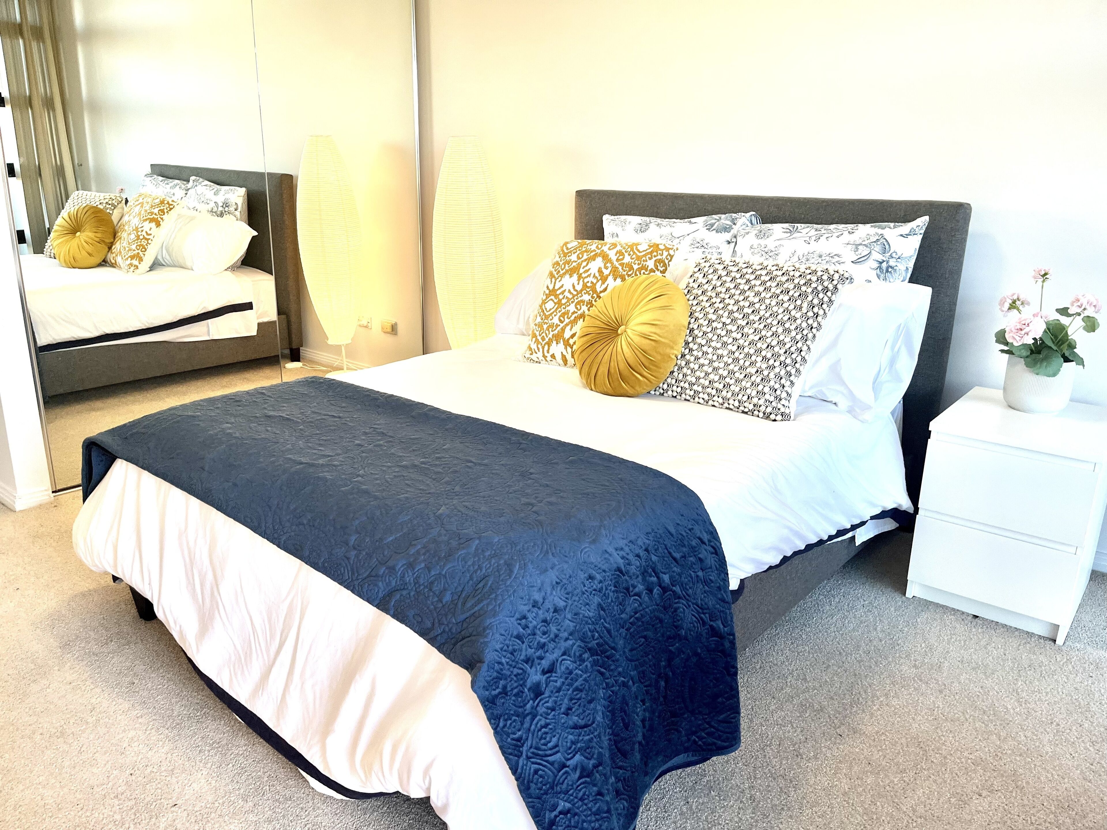 Super convenient modern 2 bed 2 bath parking