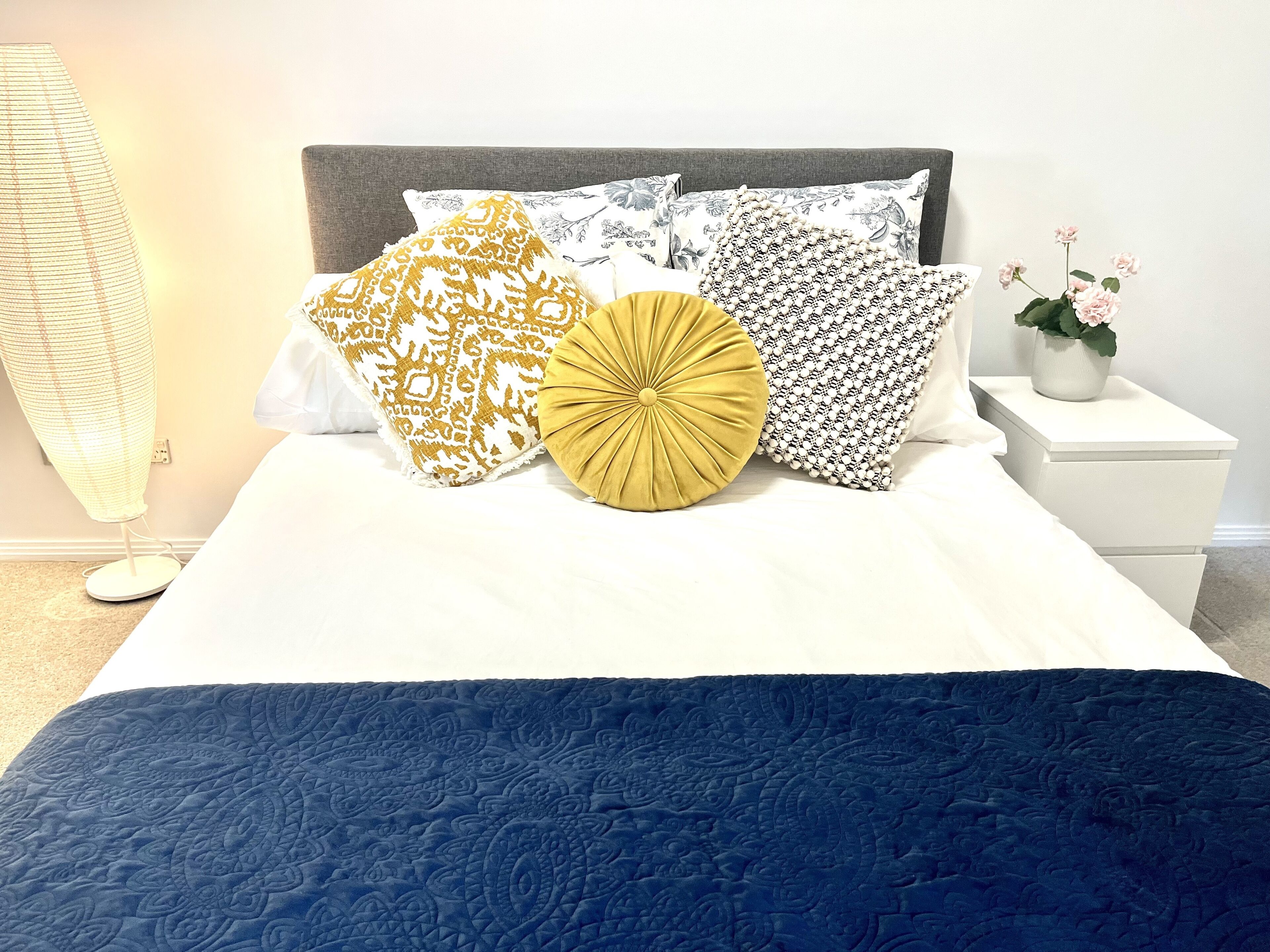 Super convenient modern 2 bed 2 bath parking