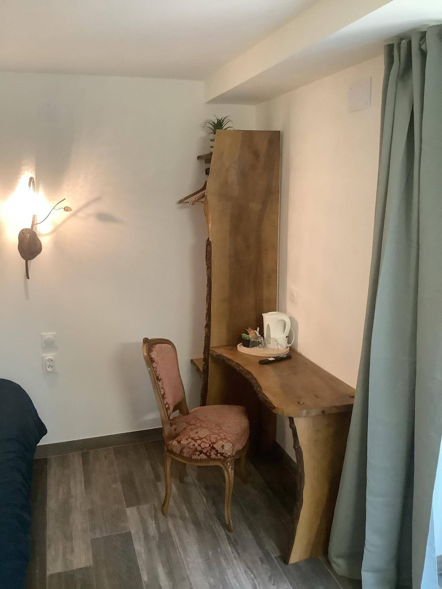 Chambre Double Deluxe | Matelas mémoire de forme, décoration personnalisée