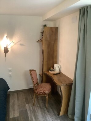 Deluxe Double Room | Memory foam beds, individually decorated, individually furnished - Domaine des Trois Sorciers (Bouxwiller)