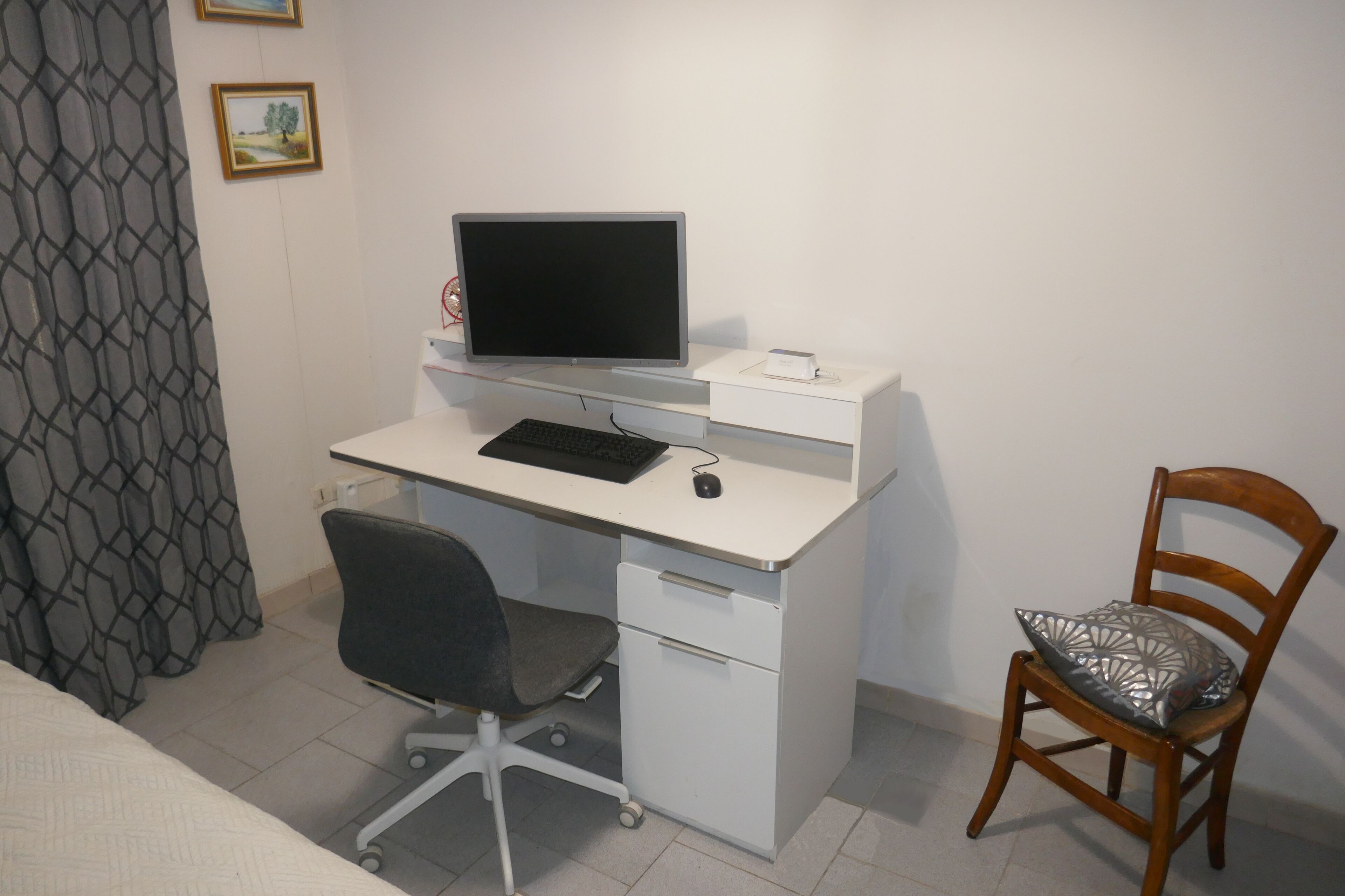 Independent and fenced villa near the beach and Sanary market